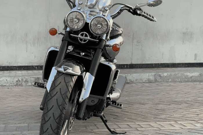 
								2011 Triumph Rocket III Roadster full									